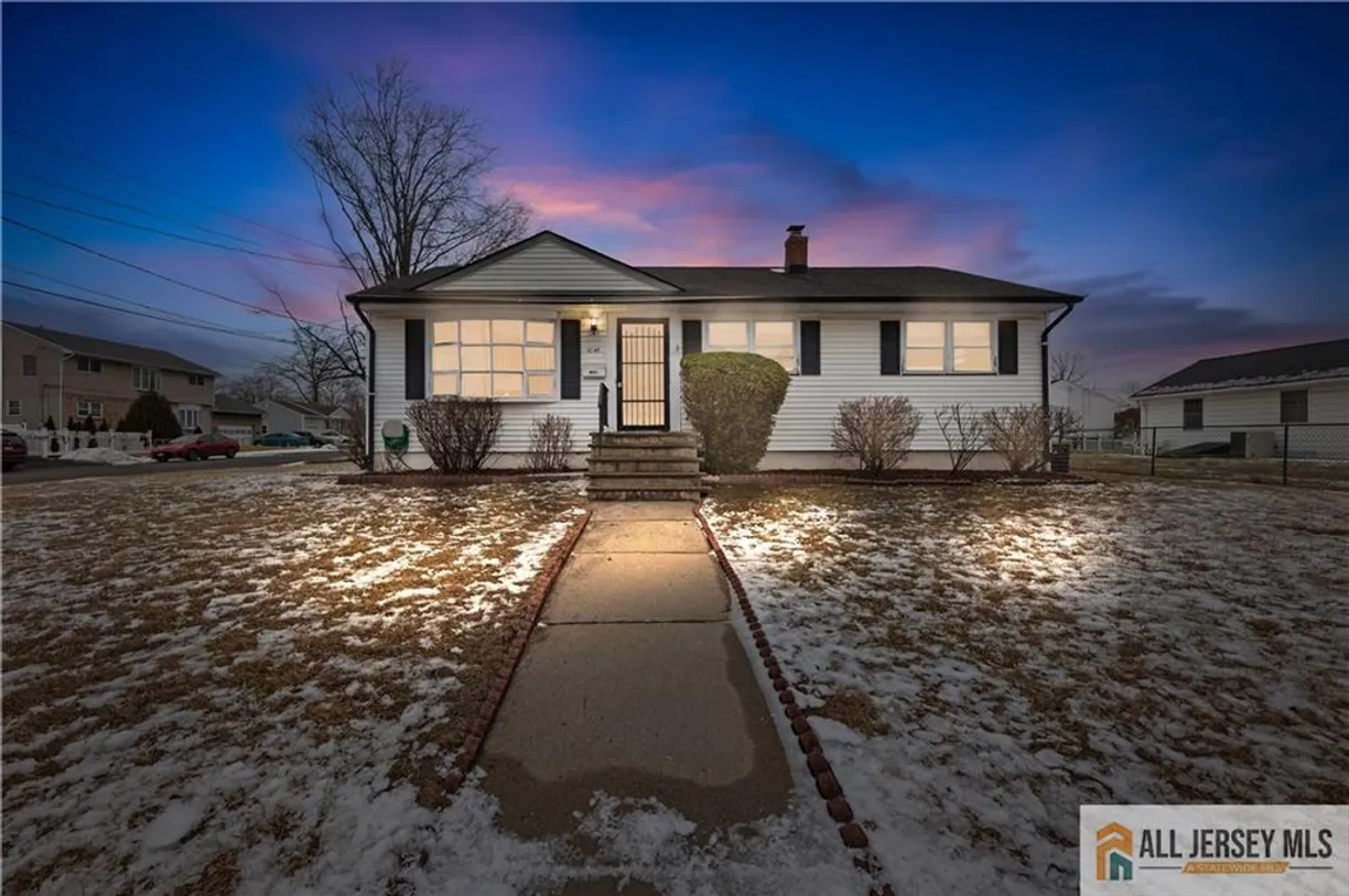 Central NJ/Bucks County, PA Real Estate | View 1045 Hanover Street | 3 Beds, 2 Baths