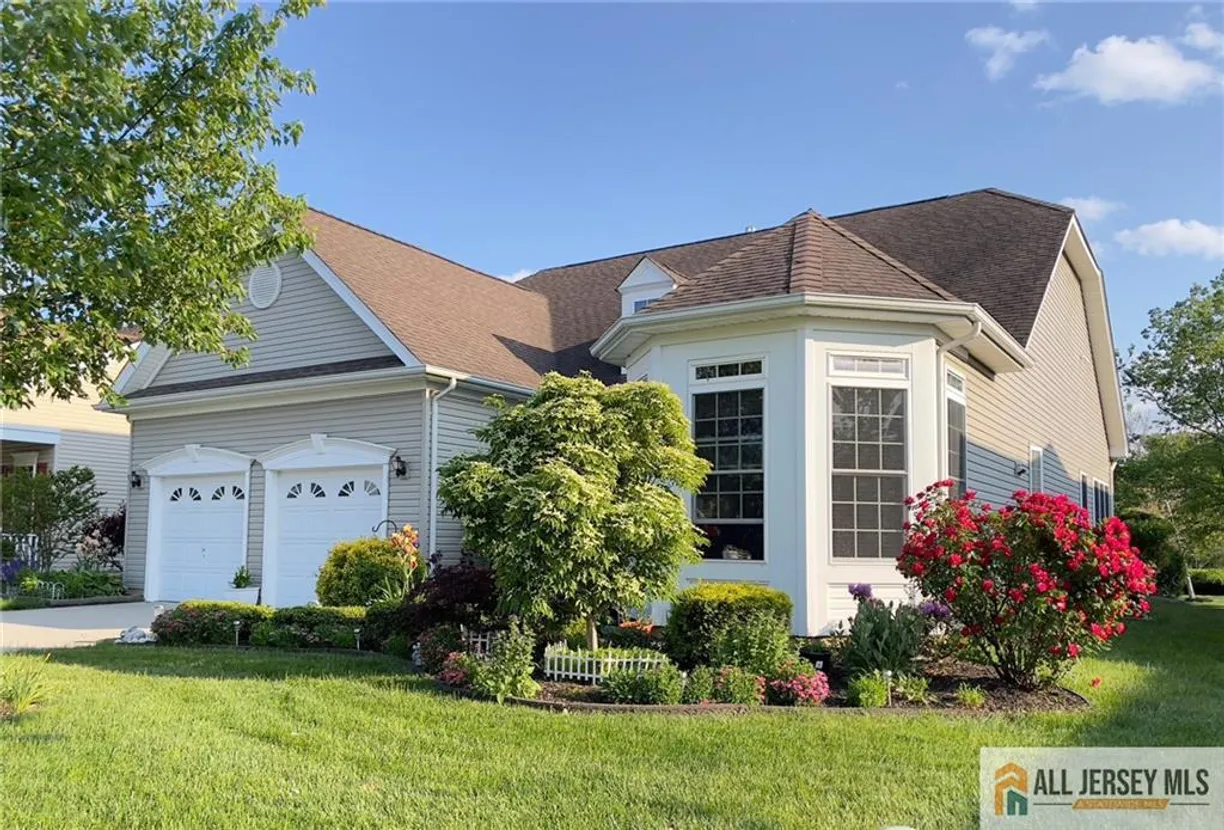 Central NJ/Bucks County, PA Real Estate | View 16 Warren Street | 3 Beds, 3 Baths