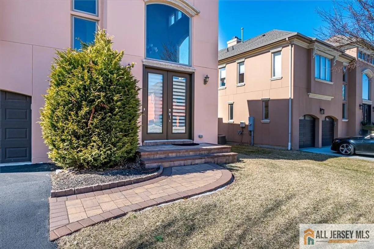 Central NJ/Bucks County, PA Real Estate | View 86 Davinci Drive | Listing