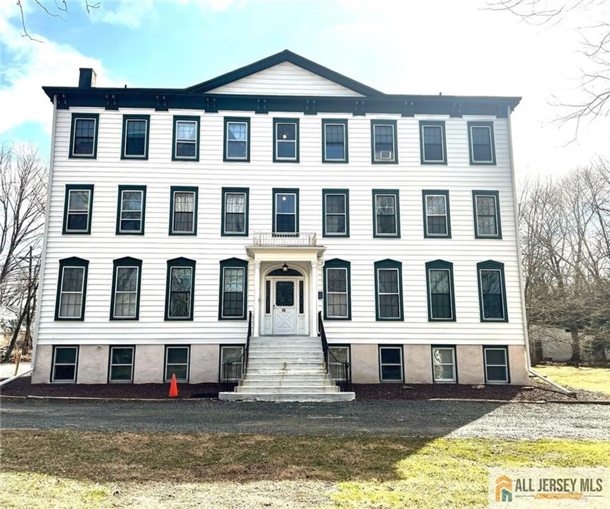 Central NJ/Bucks County, PA Real Estate | View 96 N Main Street, 7 | 2 Beds, 1 Bath