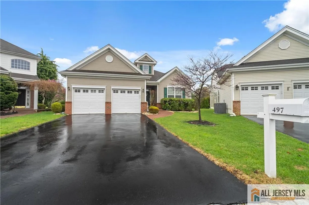 Central NJ/Bucks County, PA Real Estate | View 497 Hillrose Way | 2 Beds, 2 Baths