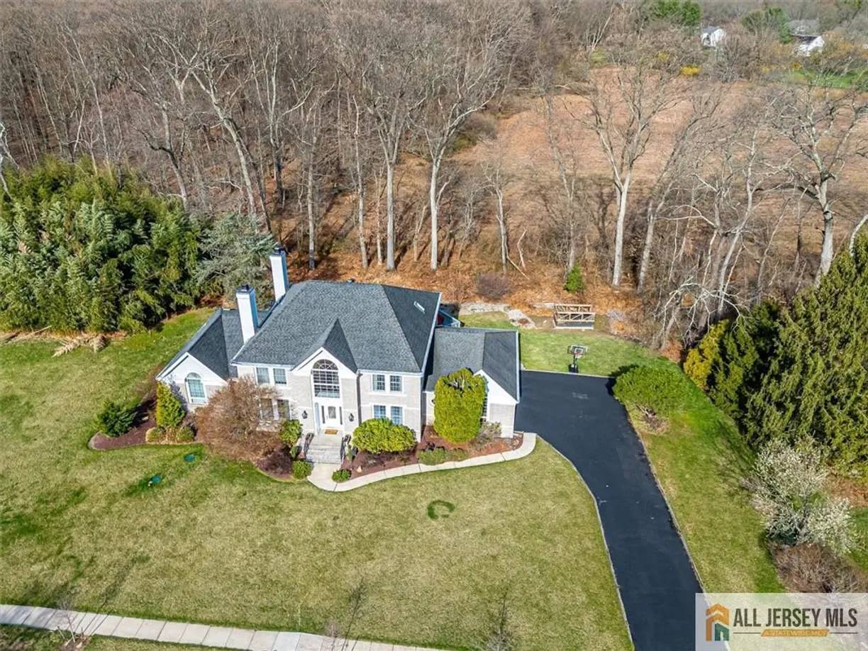 Central NJ/Bucks County, PA Real Estate | View 27 Revere Court | 5 Beds, 3 Baths