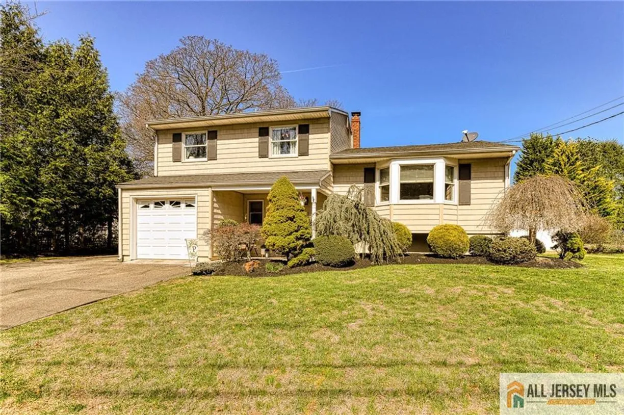 Central NJ/Bucks County, PA Real Estate | View 35 Outcalt Road | 3 Beds, 1 Bath