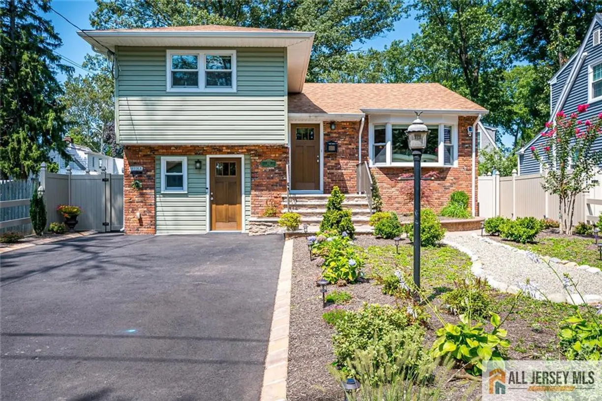Central NJ/Bucks County, PA Real Estate | View 52 Amboy Avenue | 3 Beds, 2 Baths