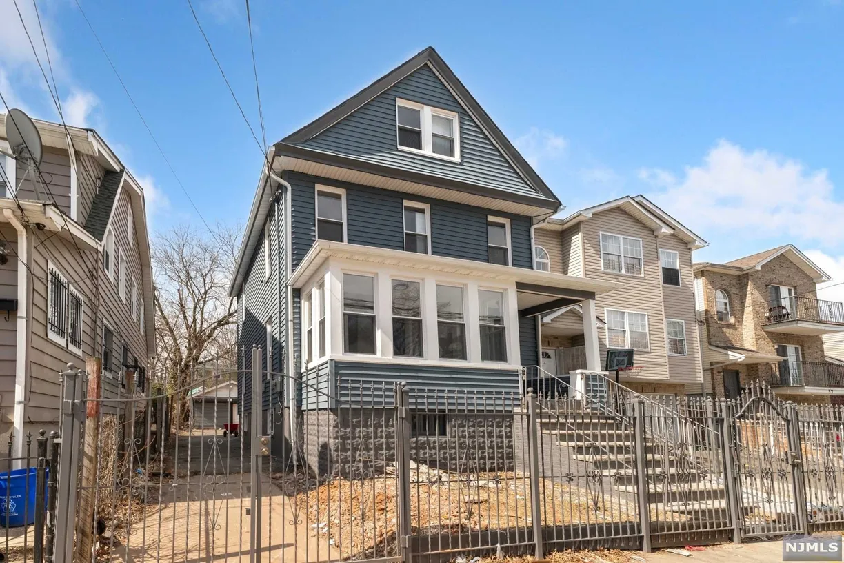 Jersey City/Hoboken Real Estate | View 31 Halstead | 4 Beds, 1 Bath