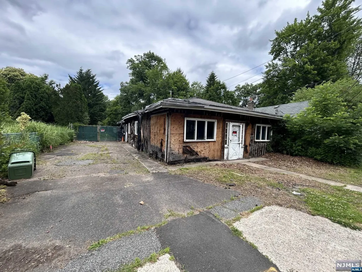 Bergen County Real Estate | View 495 Paramus | Listing