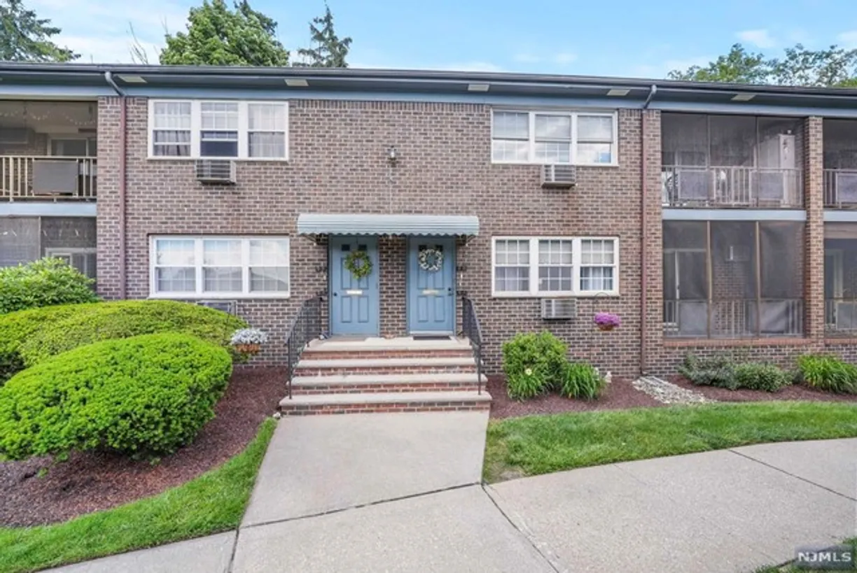 Jersey City/Hoboken Real Estate | View 580 Bloomfield, 6A | 2 Beds, 1 Bath