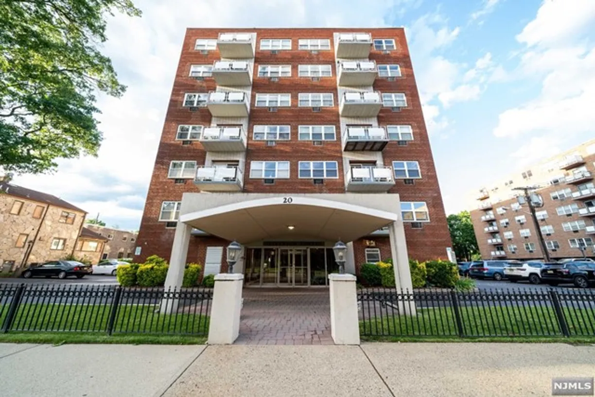 Bergen County Real Estate | View 20 Jefferson, E8 | 1 Bed, 1 Bath