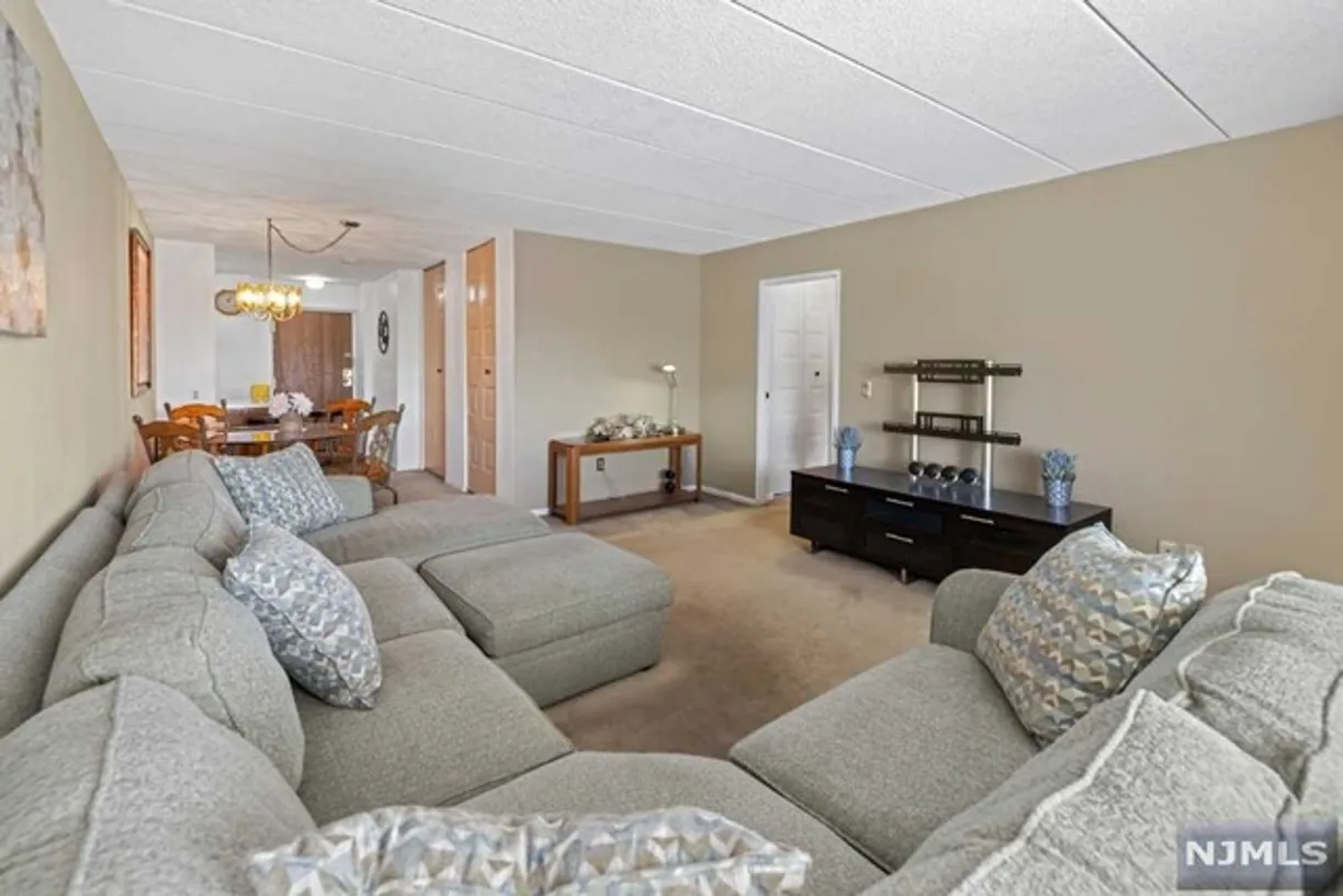 Bergen County Real Estate | View 5 Linden, 3B | 1 Bed, 1 Bath