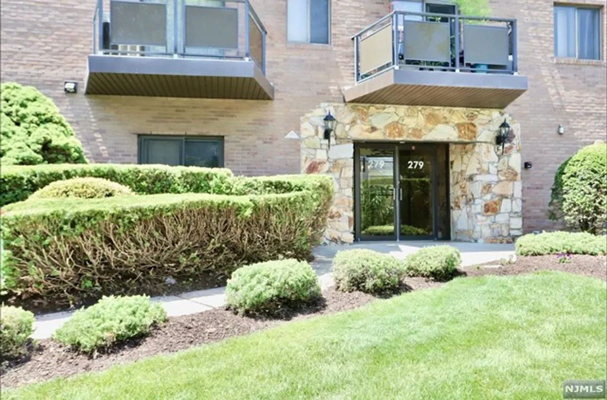 Bergen County Real Estate | View 279 Clark, A9 | 1 Bed, 1 Bath
