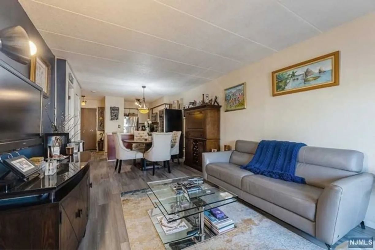 Bergen County Real Estate | View 5 Linden, 2J | 1 Bed, 1 Bath