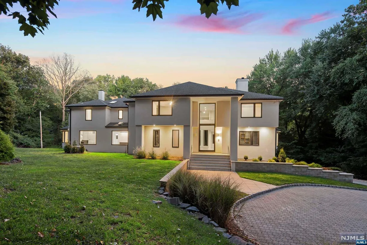 Bergen County Real Estate | View 1 Lambs | 6 Beds, 6 Baths