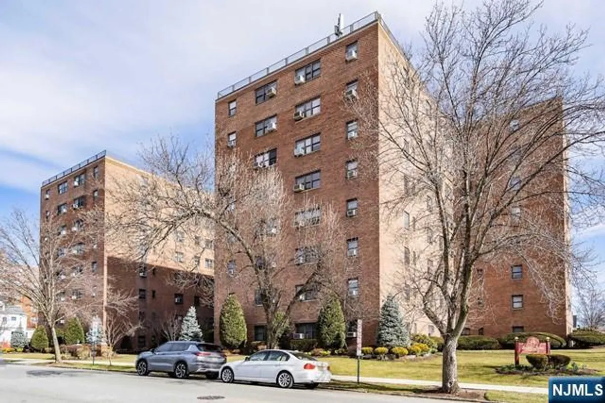 Bergen County Real Estate | View 208 Anderson, N8B | 2 Beds, 1 Bath
