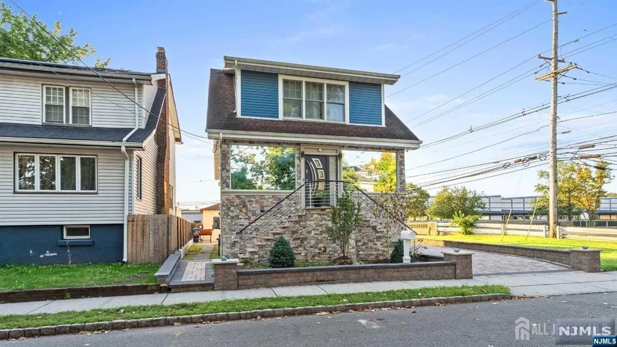 Bergen County Real Estate | View 277 Epps | 3 Beds, 2 Baths