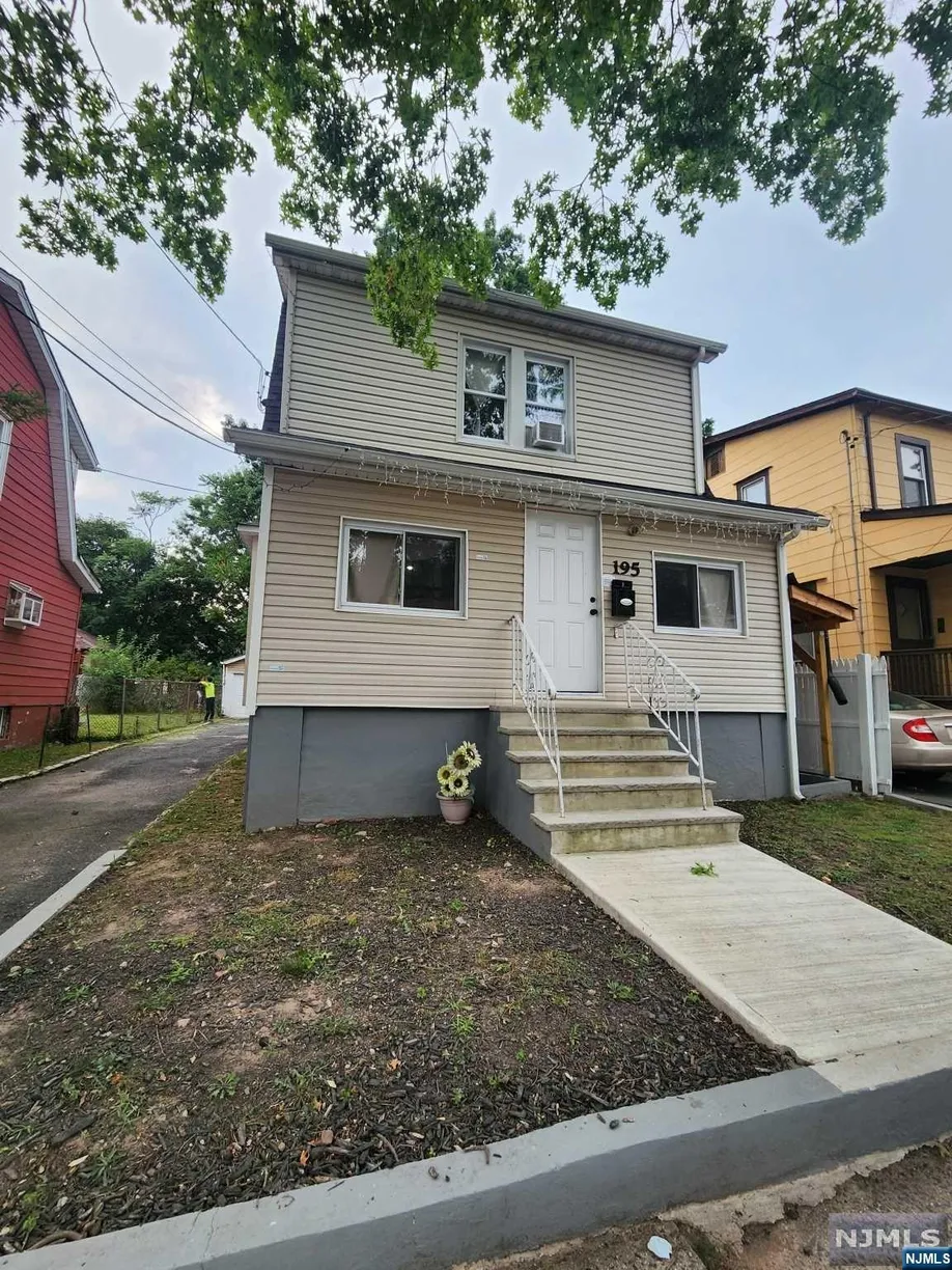 Jersey City/Hoboken Real Estate | View 195 Sunset | 3 Beds, 2 Baths