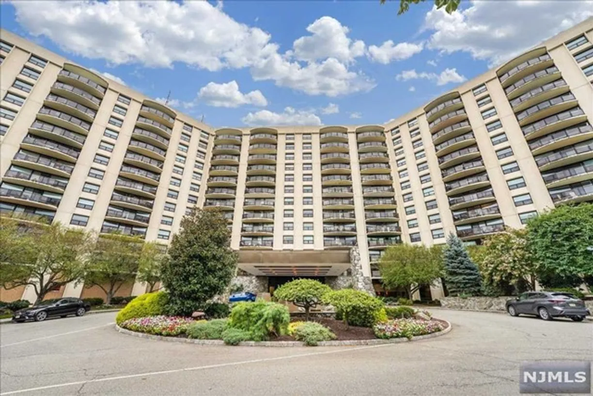 Jersey City/Hoboken Real Estate | View 2 Claridge, 1iW | 2 Beds, 2 Baths