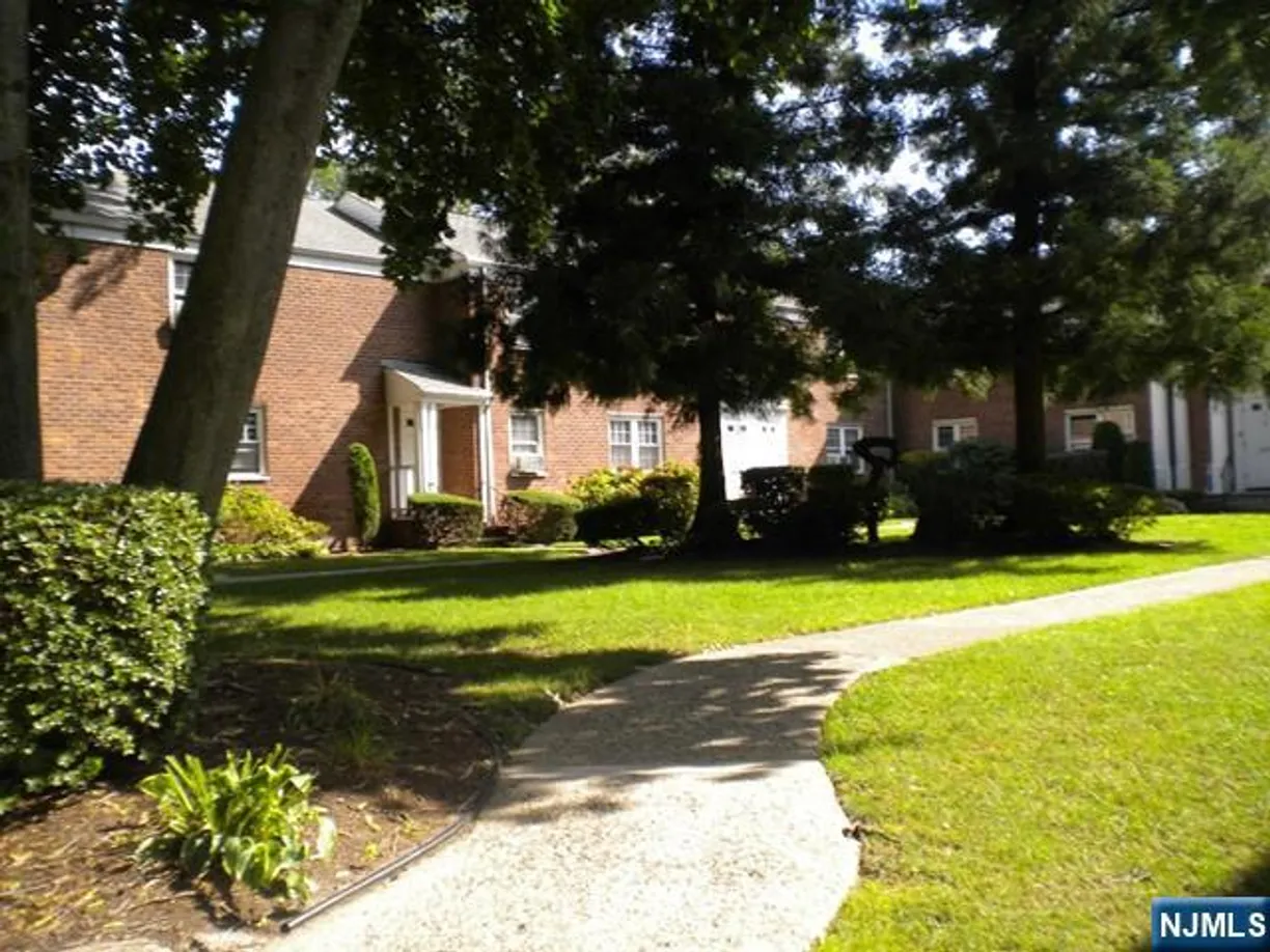 Bergen County Real Estate | View 100 Huguenot, 1 B | Listing