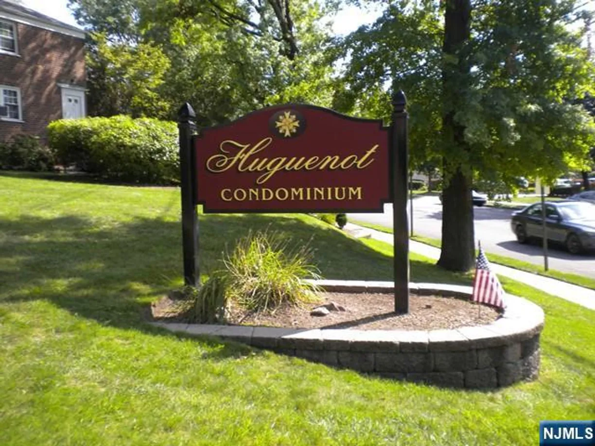Bergen County Real Estate | View 100 Huguenot, 1 B | 1 Bed, 1 Bath