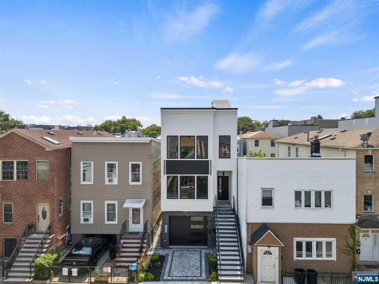 Jersey City/Hoboken Real Estate | View 43 Grace | 5 Baths