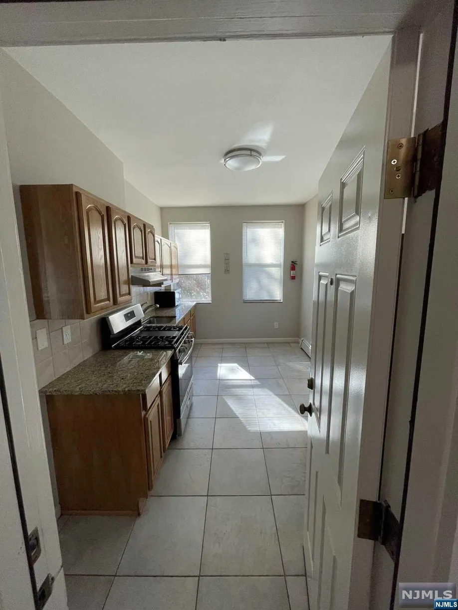 Bergen County Real Estate | View 214 Riverview, 2 | 2 Beds, 1 Bath