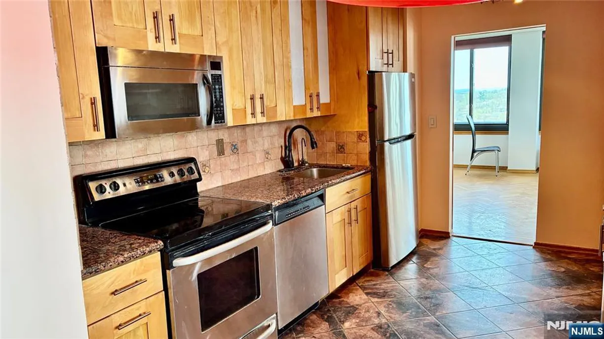Bergen County Real Estate | View 300 Winston, 1004 | 2 Beds, 2 Baths