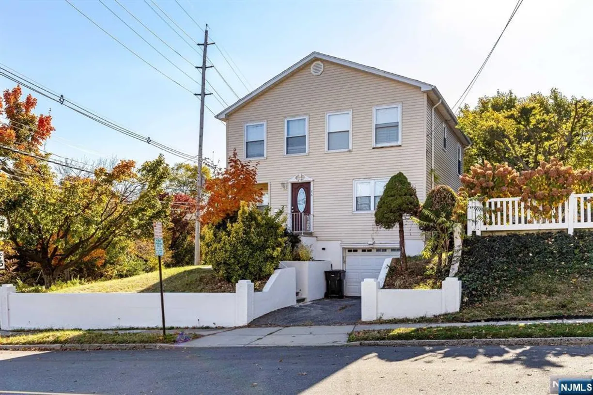 Bergen County Real Estate | View 86 Nevins | 4 Beds, 3 Baths