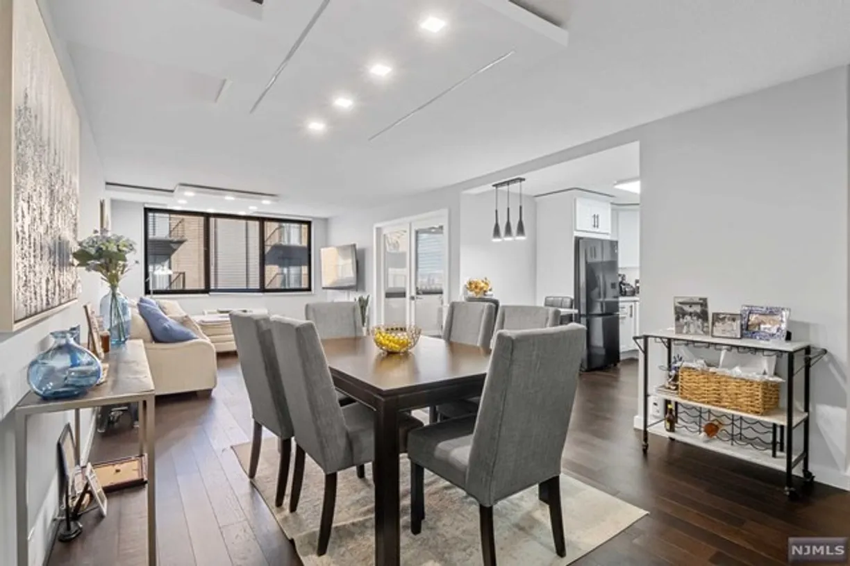 Bergen County Real Estate | View 344 Prospect, 6B | 2 Beds, 1 Bath