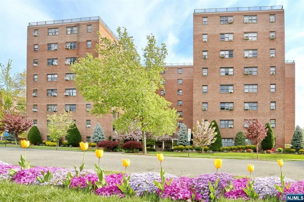 Bergen County Real Estate | View 208 Anderson, S5C | 1 Bed, 1 Bath