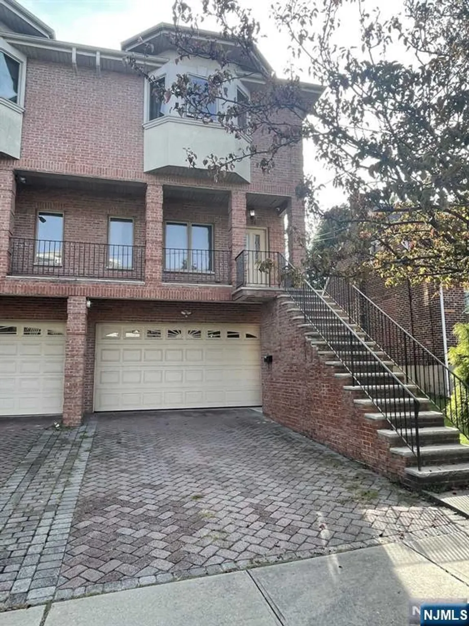 Bergen County Real Estate | View 74 Lawton | 3 Beds, 3 Baths