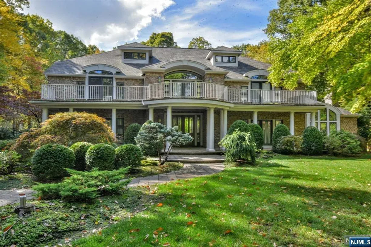 Jersey City/Hoboken Real Estate | View 830 Shore | 5 Beds, 3 Baths