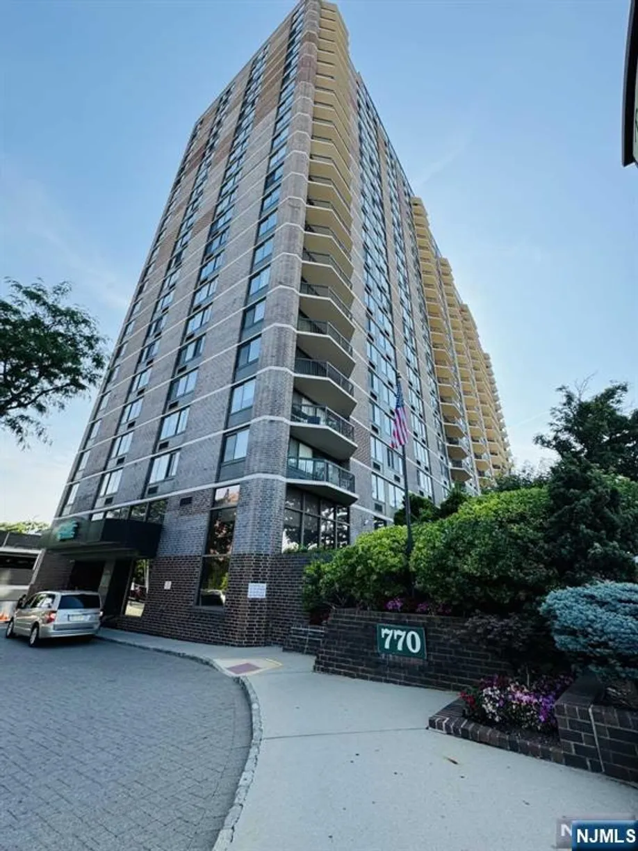 Bergen County Real Estate | View 770 Anderson, 18G | 1 Bed, 1 Bath