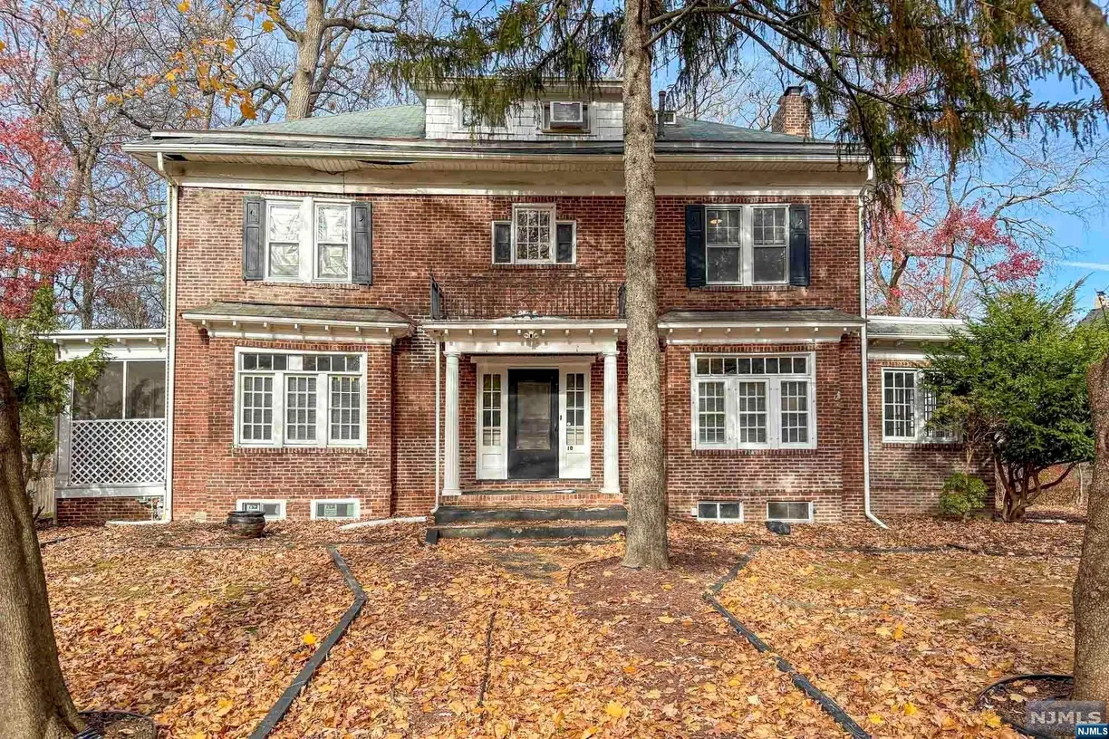 Jersey City/Hoboken Real Estate | View 10 Whittier | 5 Beds, 3 Baths