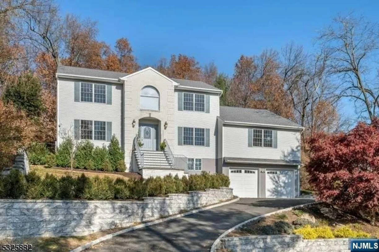 Jersey City/Hoboken Real Estate | View 17 Skyline | 5 Beds, 4 Baths