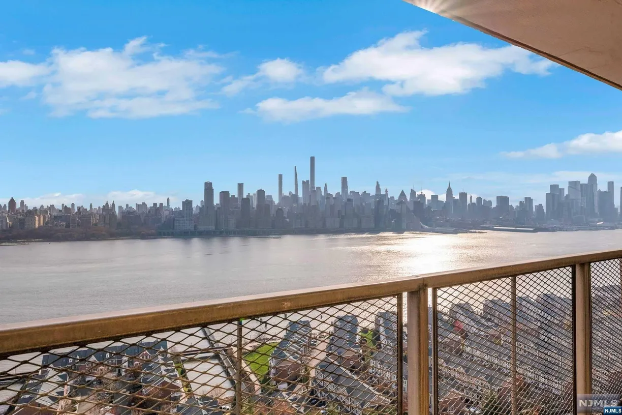 Jersey City/Hoboken Real Estate | View 6600 Boulevard East, 16B | 1 Bed, 1 Bath