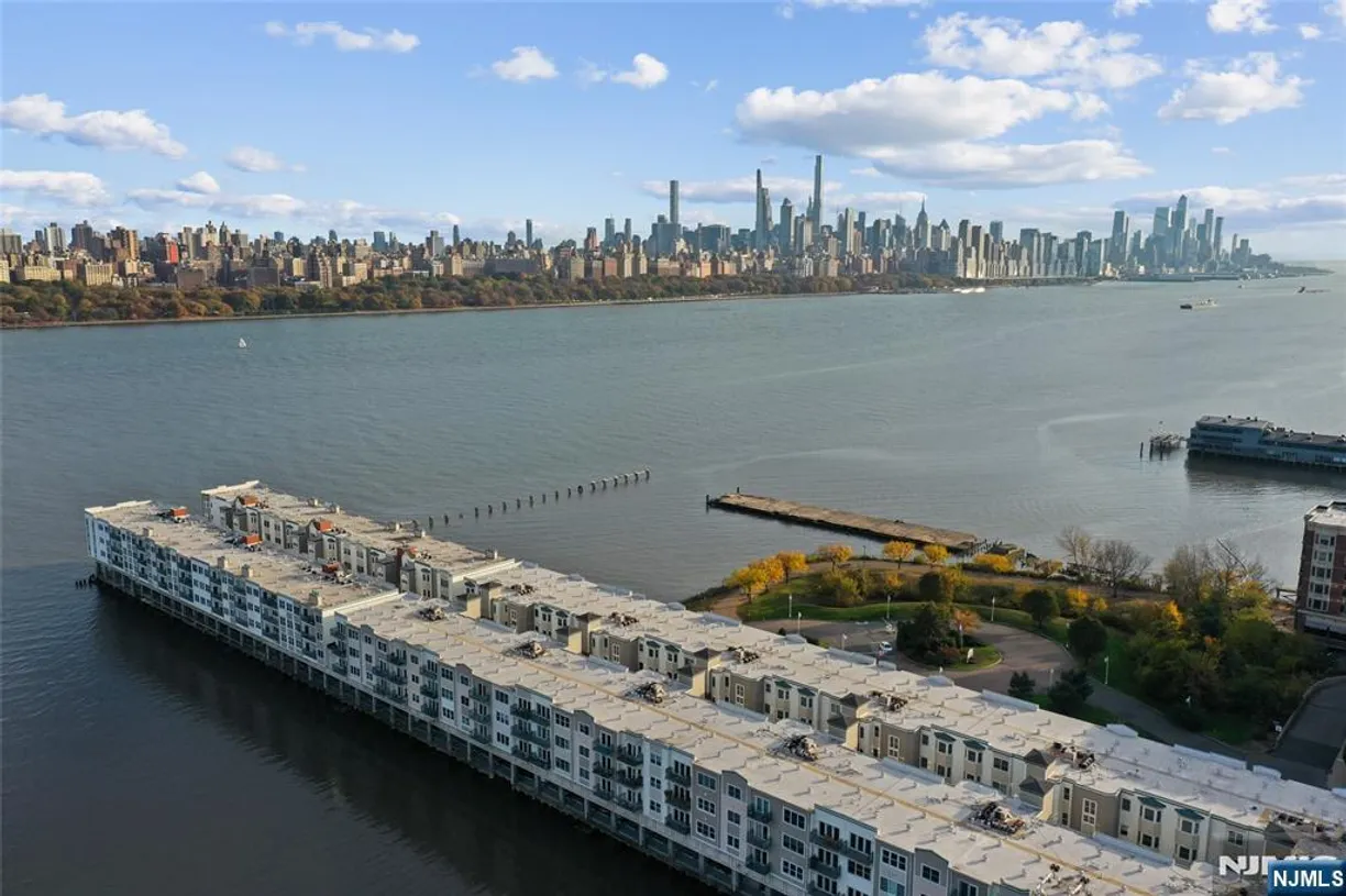 Bergen County Real Estate | View 251 The Promenade | 1 Bed, 1 Bath