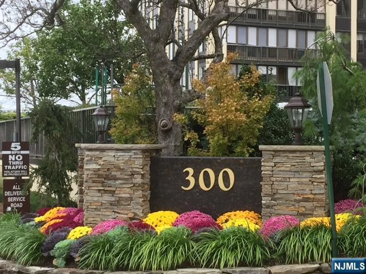 Bergen County Real Estate | View 300 Winston, 511 | 2 Beds, 2 Baths