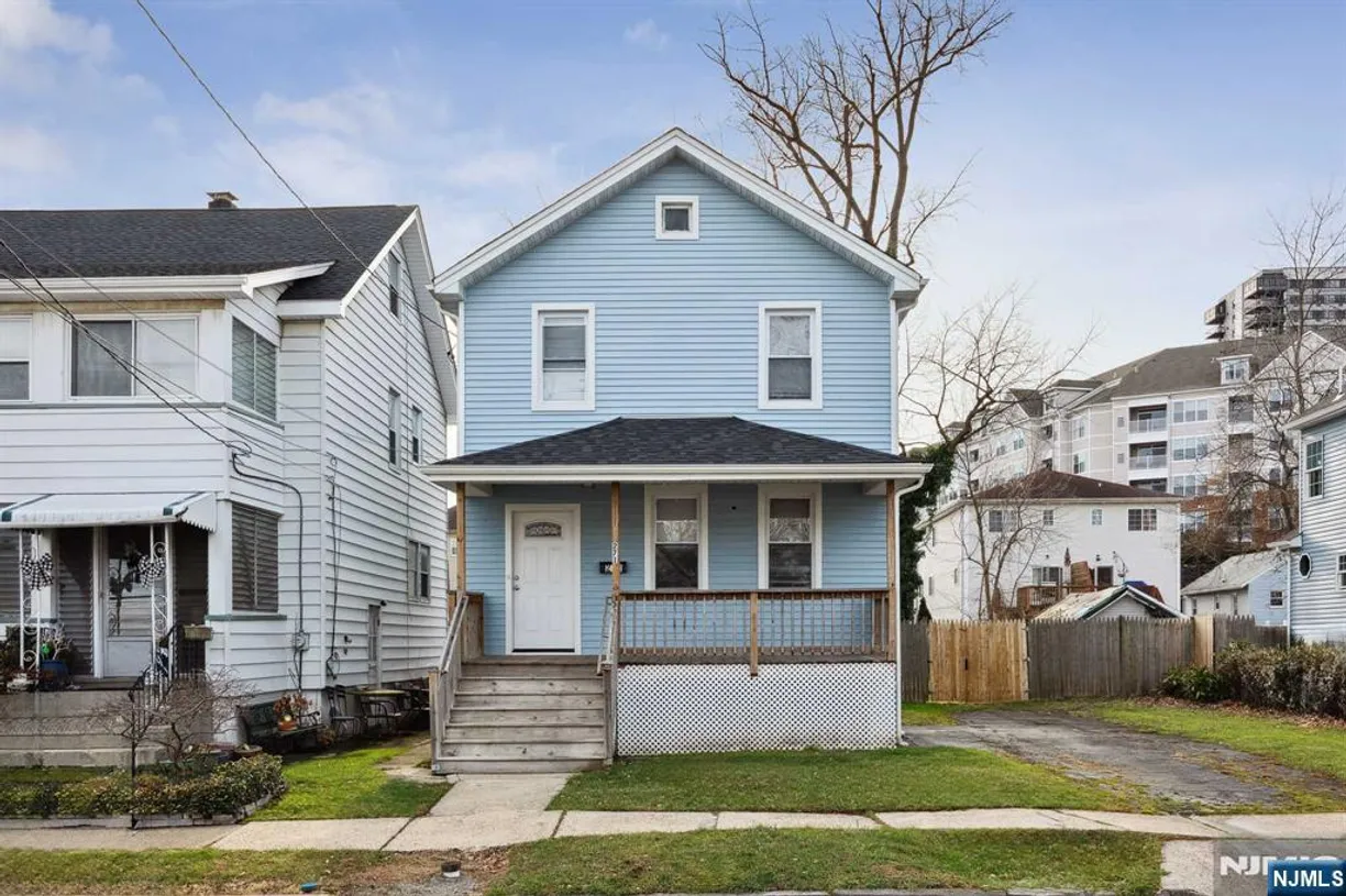 Bergen County Real Estate | View 271 Berry | 3 Beds, 1 Bath