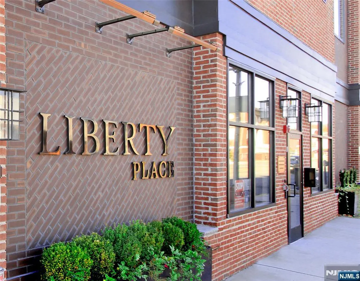 Jersey City/Hoboken Real Estate | View 660 Bloomfield, 305 | 2 Beds, 2 Baths