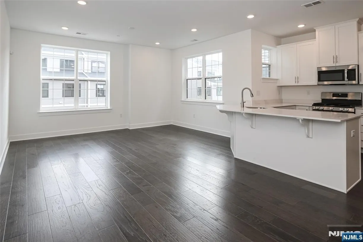 Jersey City/Hoboken Real Estate | View 8 Harvest | Listing