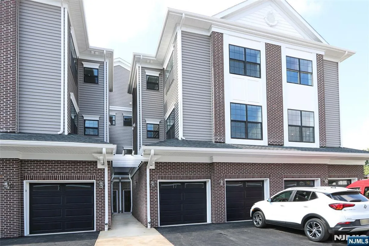 Jersey City/Hoboken Real Estate | View 8 Harvest | 3 Beds, 2 Baths