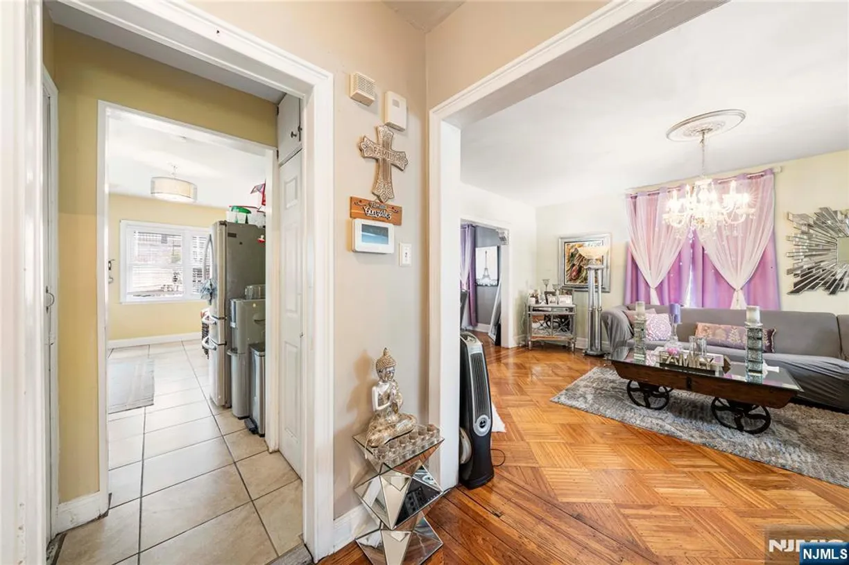 Jersey City/Hoboken Real Estate | View 18 Melrose | Listing