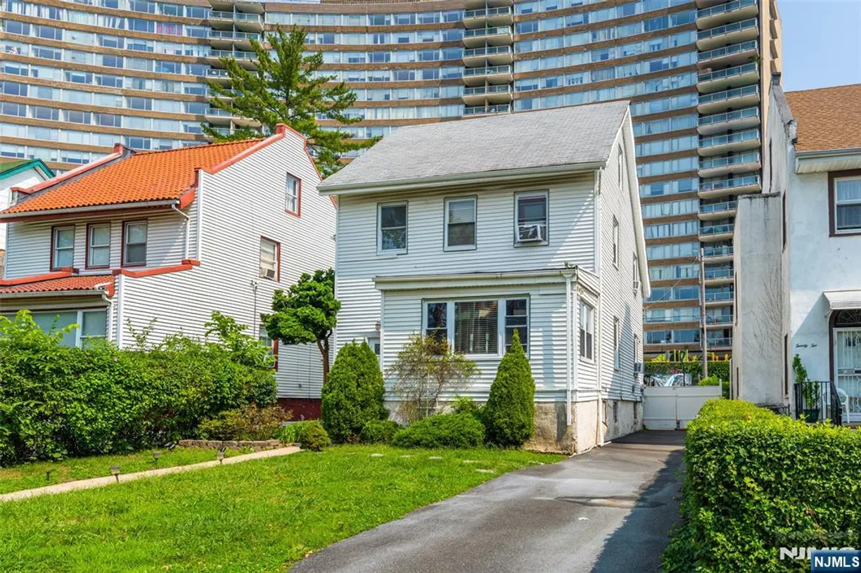 Jersey City/Hoboken Real Estate | View 18 Melrose | Listing