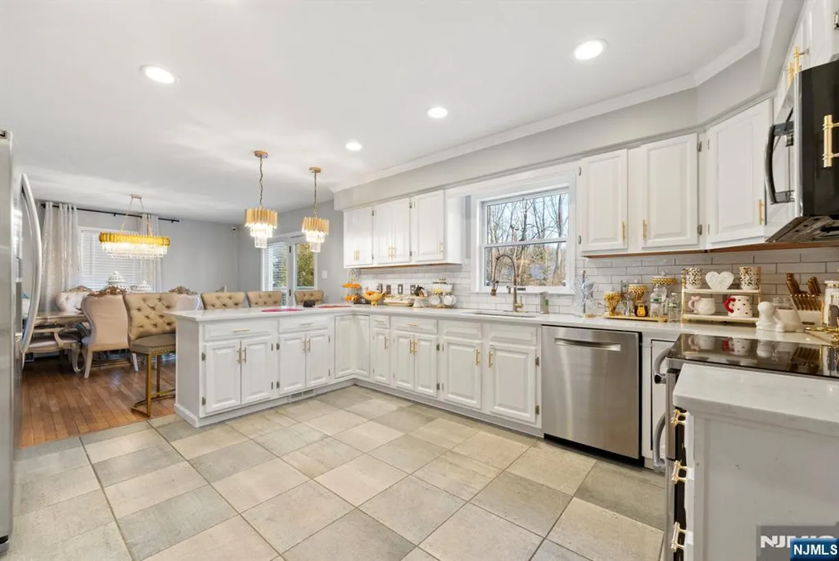 Jersey City/Hoboken Real Estate | View 2 Clover | 4 Beds, 2 Baths
