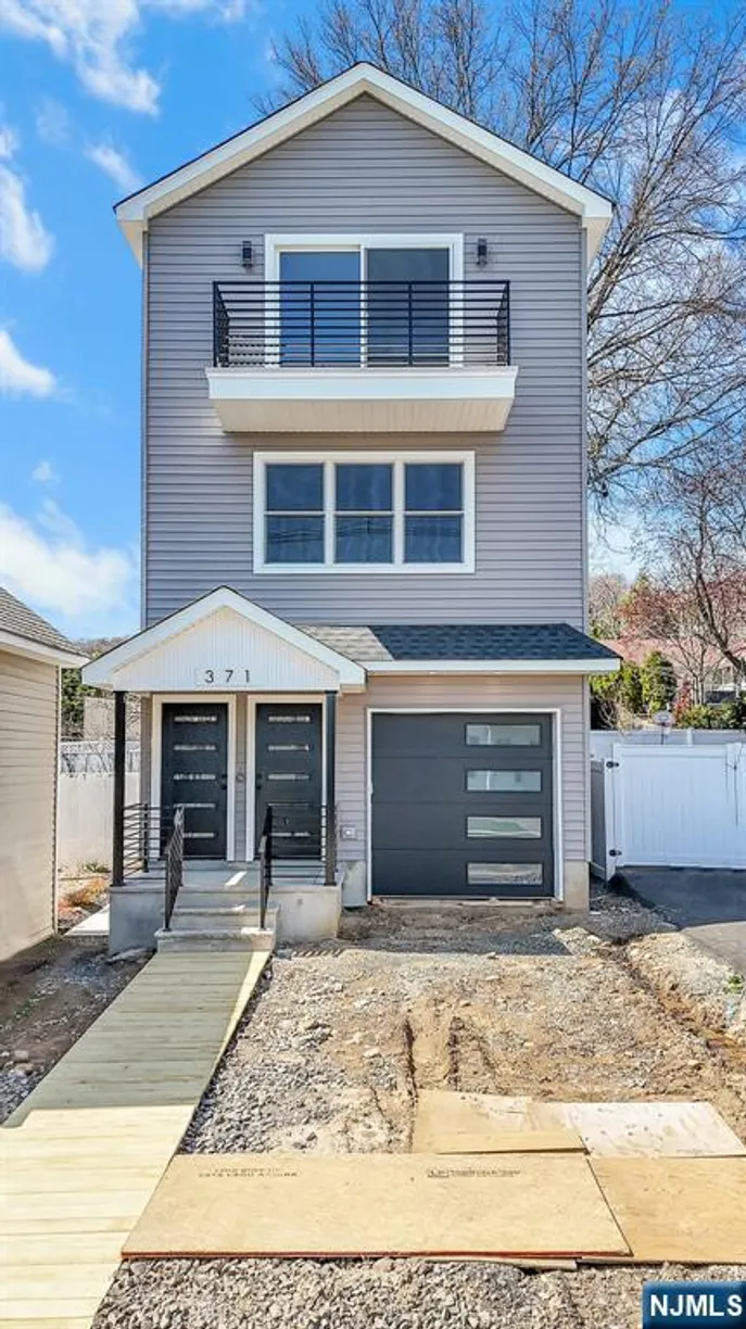Jersey City/Hoboken Real Estate | View 371 Hobart | 3 Baths