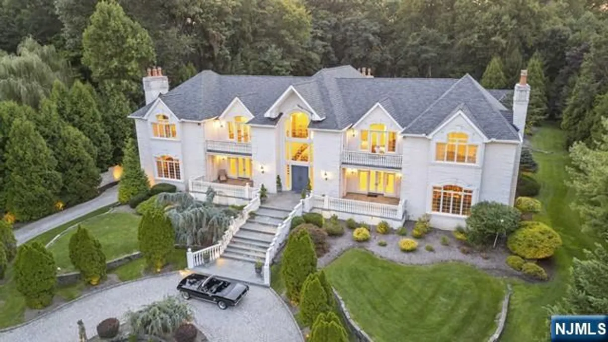 Bergen County Real Estate | View 51 Chestnut Ridge | 5 Beds, 6 Baths