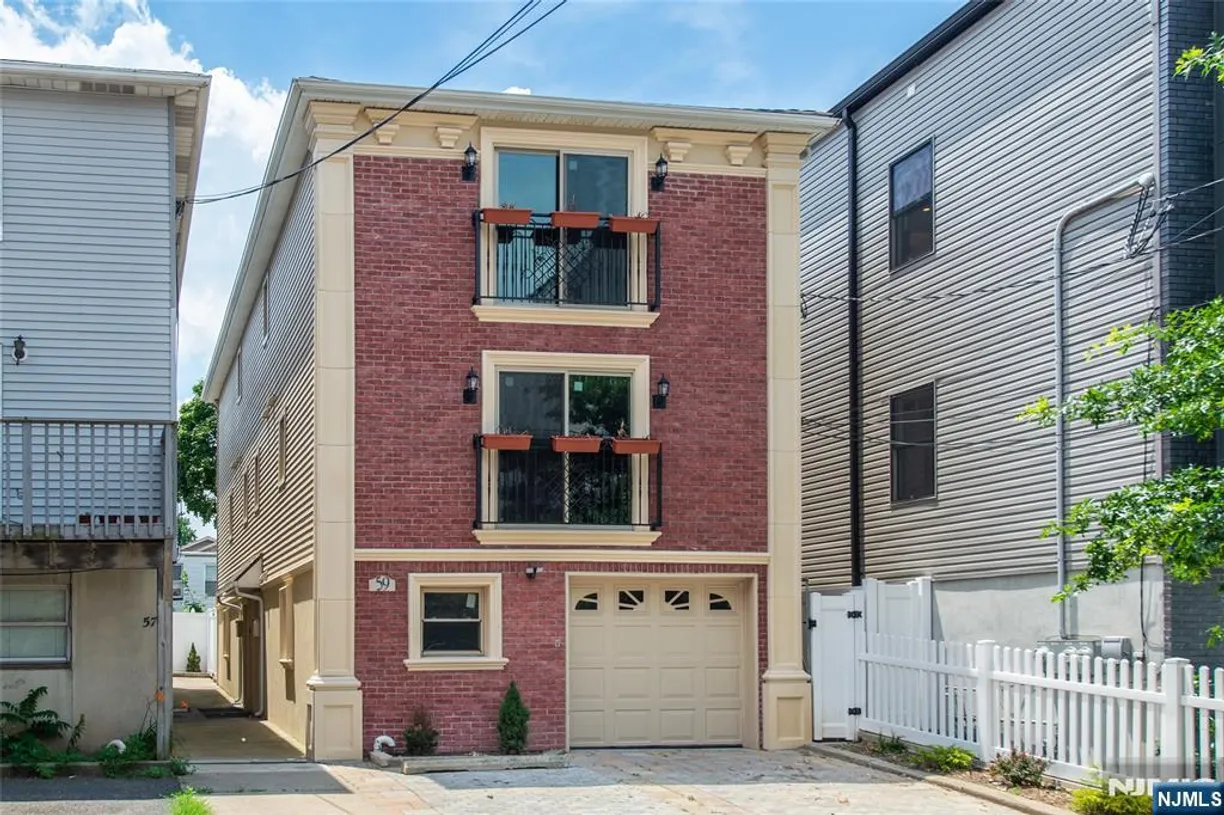 Jersey City/Hoboken Real Estate | View 59B Bleecker, B | 3 Beds, 2 Baths