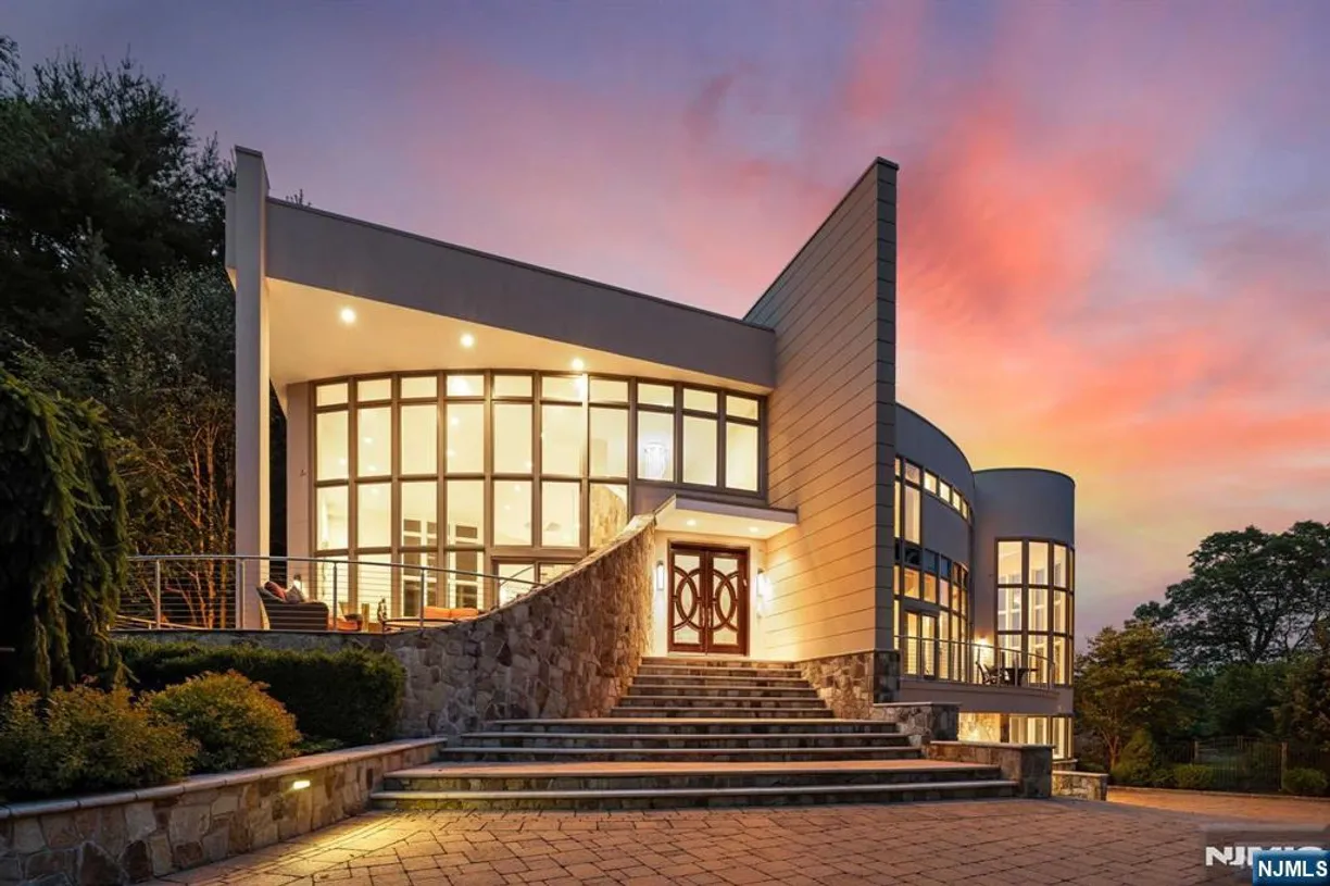 Jersey City/Hoboken Real Estate | View 797 Shore | 5 Beds, 6 Baths