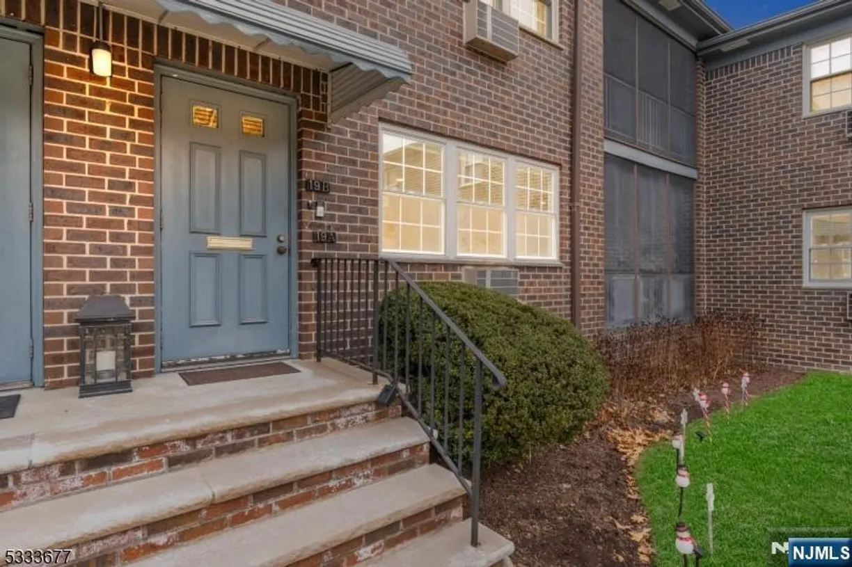 Jersey City/Hoboken Real Estate | View 580 Bloomfield | 2 Beds, 1 Bath