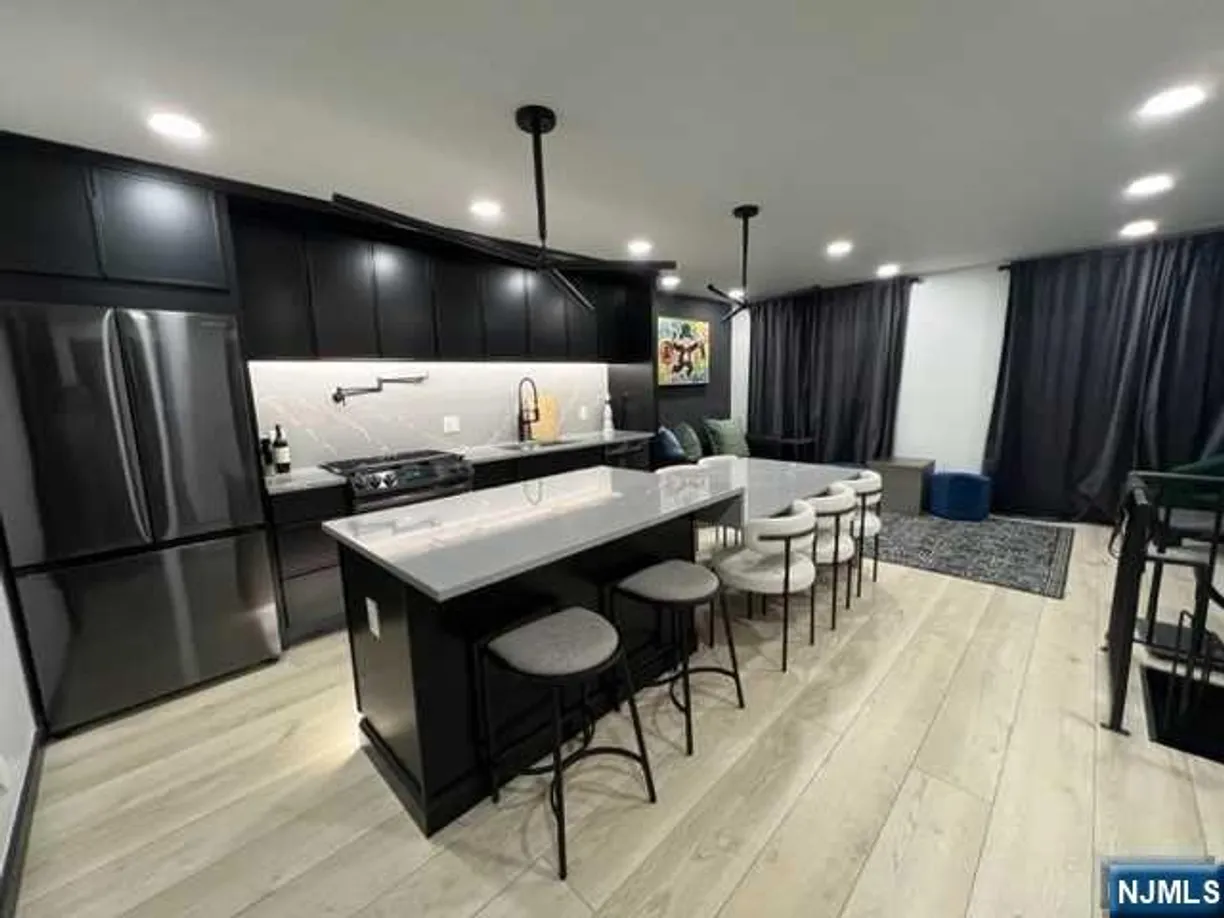 Jersey City/Hoboken Real Estate | View 20 Augusta | Listing