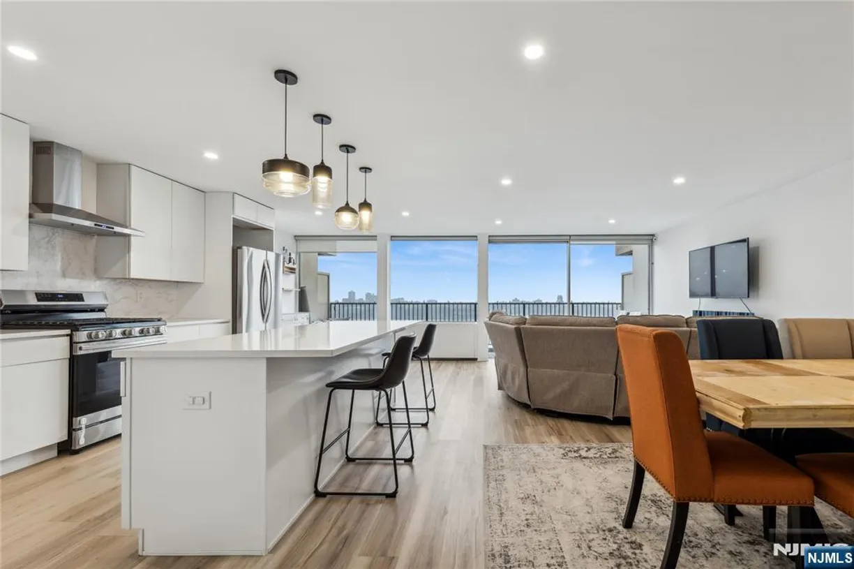 Bergen County Real Estate | View 3 Horizon, 610 | 3 Beds, 2 Baths